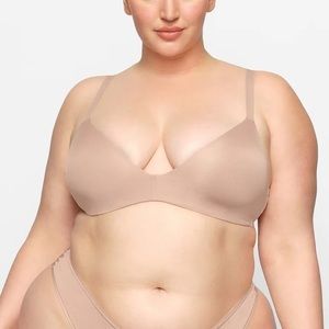 Skims Wireless Form T-Shirt Demi Bra
